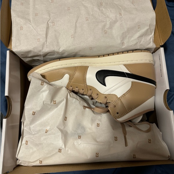 Women’s Air Jordan 1 Mid Desert - Picture 5 of 9